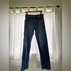 American Eagle Outfitters (AEO) Women’s Size 4 Long ‘90s Straight Stretch Jean